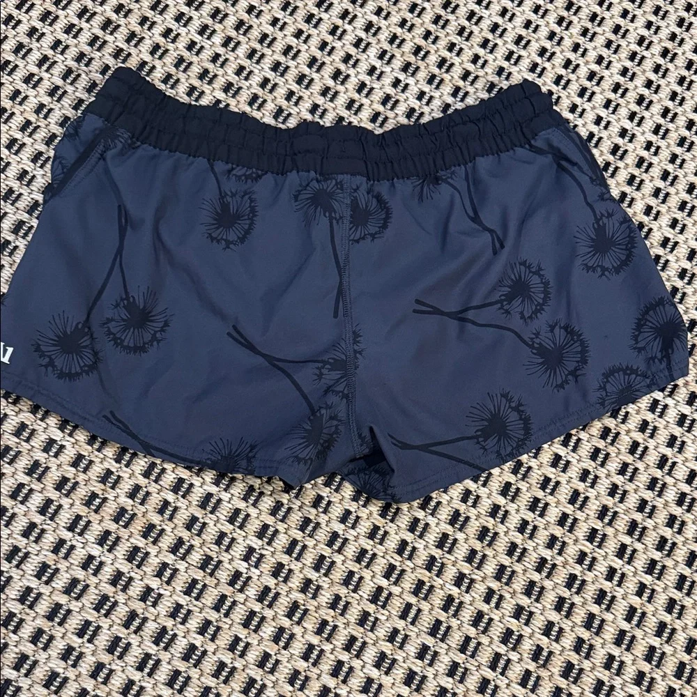 Vuori Women Black Running Shorts - Picture 7 of 8